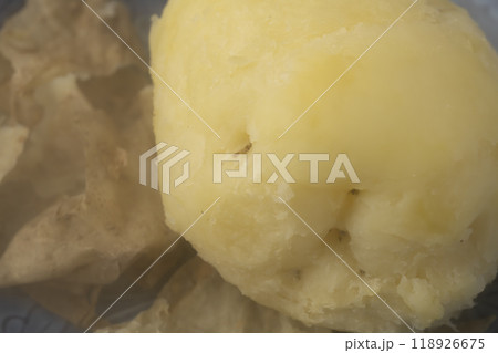 じゃがいも 蒸したて皮をむいたじゃがいも じゃがいも 蒸したて皮をむいたじゃがいも 118926675