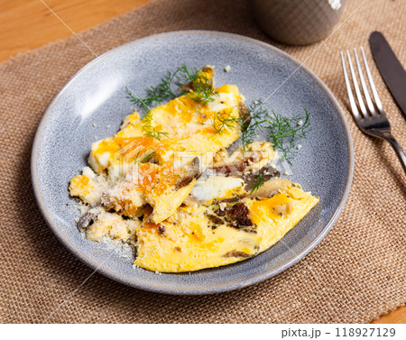 Omelette with mushrooms Omelette with mushrooms 118927129