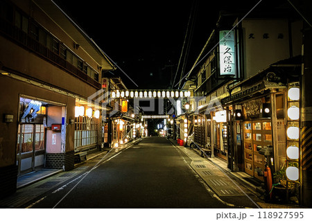 奈良・天川村 洞川温泉旅館街・行者通り 奈良・天川村 洞川温泉旅館街・行者通り 118927595