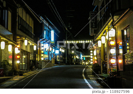 奈良・天川村 洞川温泉旅館街・行者通り 奈良・天川村 洞川温泉旅館街・行者通り 118927596