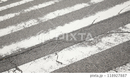横断歩道 118927887