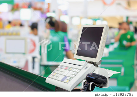 Empty cashier checkout desk with terminal in supermarket 118928785