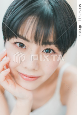肌の綺麗な若い女性 肌の綺麗な若い女性 118929339