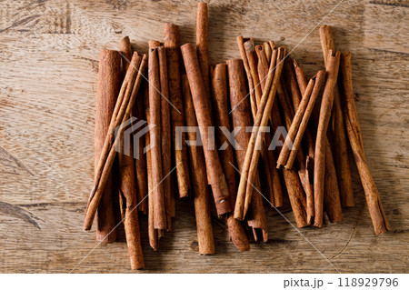 Dried Cinnamomum cassia on wooden table. 118929796