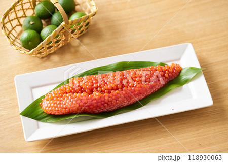 皿に盛り付けた筋子 皿に盛り付けた筋子 118930063