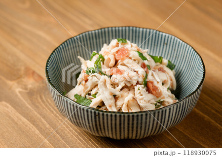 鶏ささみの梅しそ和え 鶏ささみの梅しそ和え 118930075