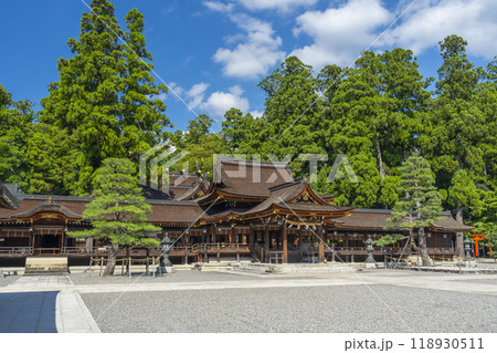 多賀大社　拝殿（滋賀県犬上郡多賀町） 118930511