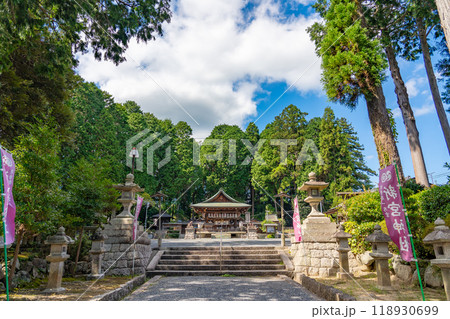 滋賀県甲賀市信楽町の紫香楽一宮である新宮神社の境内 118930699