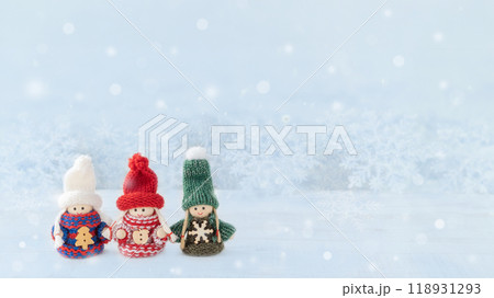 クリスマスの背景|少女と雪の結晶 クリスマスの背景|少女と雪の結晶 118931293