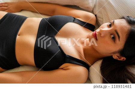 ランジェリー姿のセクシーな女性、女性のボディイメージ ランジェリー姿のセクシーな女性、女性のボディイメージ 118931481