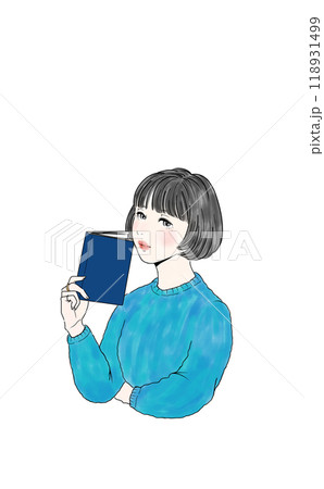 本を片手に持ちポーズをとる女性（ソフトなテイスト） 118931499