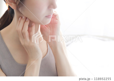 女性のあご　フェイスライン 118932255