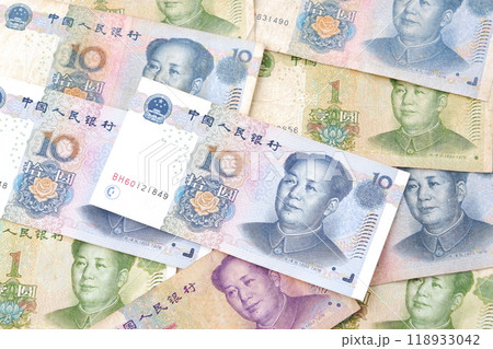 毛沢東の肖像が描かれた中国の通貨、人民元（RMB）の紙幣 118933042