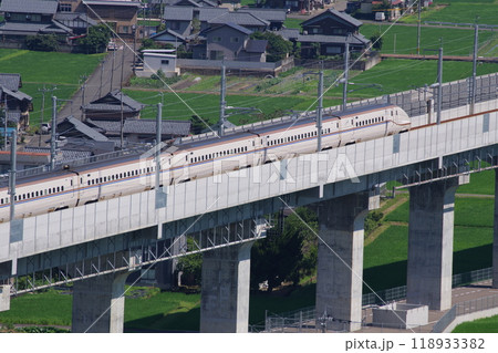 岩内山から望む北陸新幹線（北側　鯖江市方向）　福井県越前市 118933382