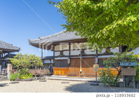 飛鳥寺　本堂（奈良県明日香村） 118933682