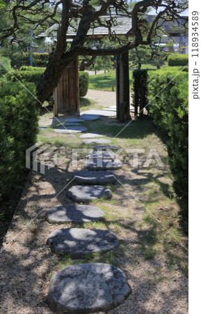 坂出市の香風園の時雨亭と翠松閣の間の露地 118934589