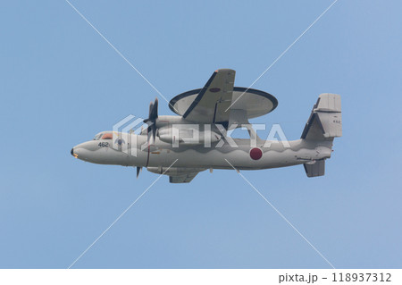 飛行する航空自衛隊E-2Cホークアイ 飛行する航空自衛隊E-2Cホークアイ 118937312
