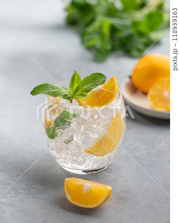 Lemonade tonic drink with fresh lemon, mint and ice. Lemonade tonic drink with fresh lemon, mint and ice. 118939163