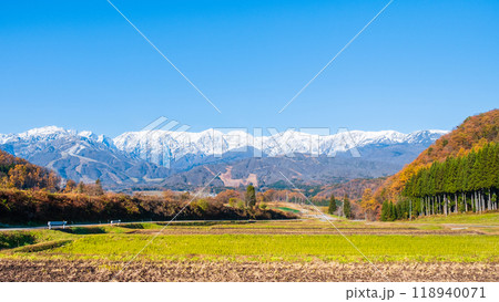 秋の白馬村 118940071