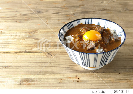 月見ビーフカレー丼 月見ビーフカレー丼 118940115