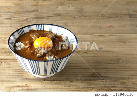月見ビーフカレー丼 月見ビーフカレー丼 118940116