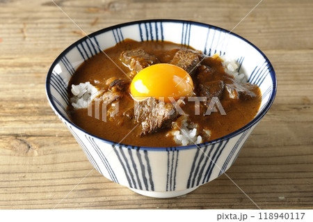 月見ビーフカレー丼 月見ビーフカレー丼 118940117