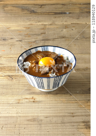 月見ビーフカレー丼 月見ビーフカレー丼 118940129