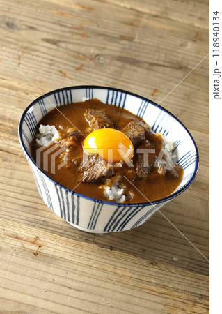 月見ビーフカレー丼 118940134