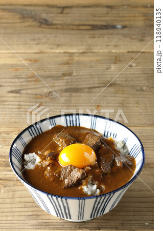 月見ビーフカレー丼 月見ビーフカレー丼 118940135