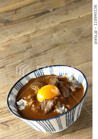月見ビーフカレー丼 月見ビーフカレー丼 118940136