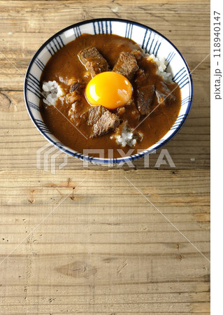 月見ビーフカレー丼 月見ビーフカレー丼 118940147