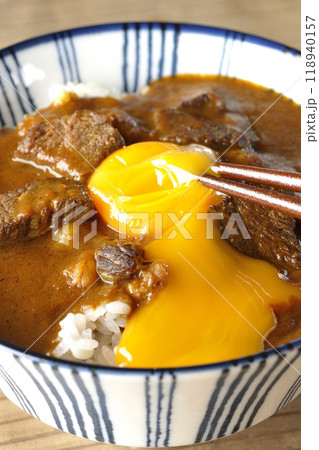 月見ビーフカレー丼 月見ビーフカレー丼 118940157