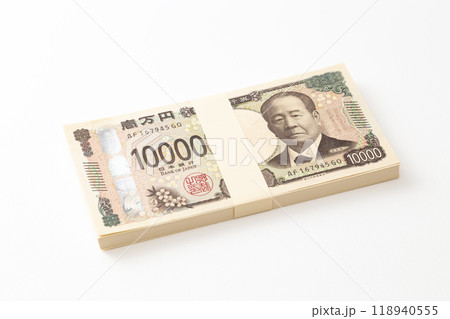白背景に一万円の札束 白背景に一万円の札束 118940555