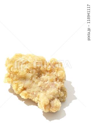 鶏の唐揚げを白背景で撮影 118941117