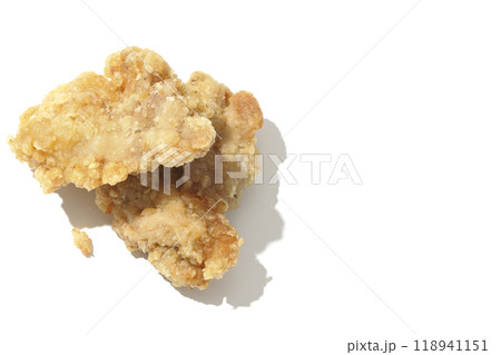 鶏の唐揚げを白背景で撮影 鶏の唐揚げを白背景で撮影 118941151