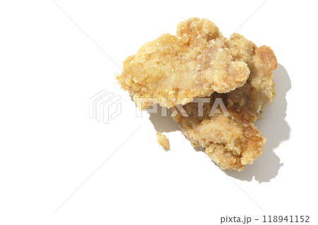 鶏の唐揚げを白背景で撮影 鶏の唐揚げを白背景で撮影 118941152