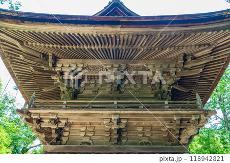 京都市右京区　神護寺の鐘楼 118942821