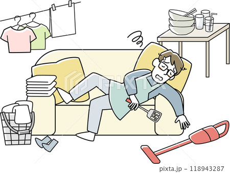 家事に疲れてソファーに倒れこむ男性 118943287