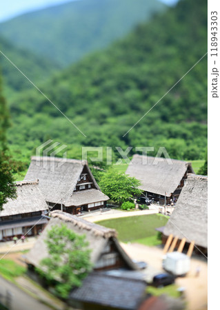 世界遺産・菅沼集落には、今も人々が暮らし、富山が誇る「合掌造り」の茅葺家屋がまだ残ります。 世界遺産・菅沼集落には、今も人々が暮らし、富山が誇る「合掌造り」の茅葺家屋がまだ残ります。 118943303