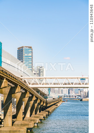河川沿いの都市風景 河川沿いの都市風景 118943648
