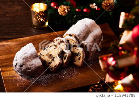 シュトーレン、ドイツとオランダで伝統的にクリスマスに食べる焼き菓子 118943789