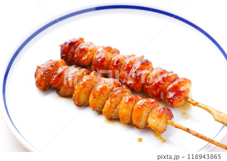 炭火でじっくり焼いた、おいしい焼き鳥（ぼんじり） 118943865