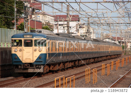 往年の雰囲気を残す長大編成で総武快速線を走行する113系電車_2009/9/23撮影 118943872