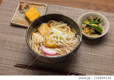 焼き餅が乗った力うどん 118944116