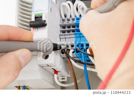 Testing electrical connections in terminal block panel 118944213