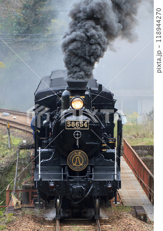 一勝地駅を出発する「SL人吉」(JR九州) 一勝地駅を出発する「SL人吉」(JR九州) 118944270