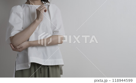 女性の悩み 118944599