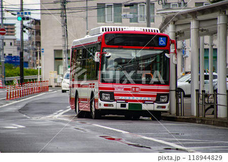 寝屋川市駅西側ロータリーの京阪バス 118944829