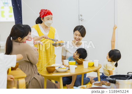 食育　調理実習イメージ　 118945224