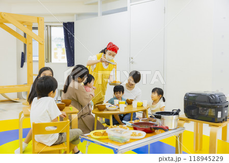 食育　調理実習イメージ　 118945229